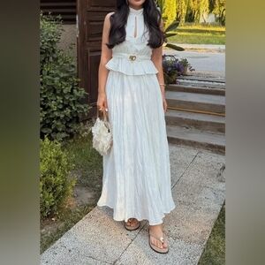 Elegant White Sleeveless Dress